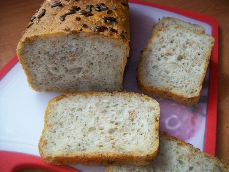 Chlebek ziołowy z ziarnami Chlebek ziołowy z ziarnami