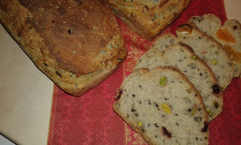 Chlebek żurawinowo - morelowy na mące chlebowej