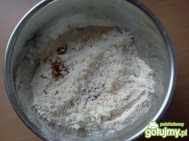 Chlebki na zakw. z ryżem i prażoną cebul