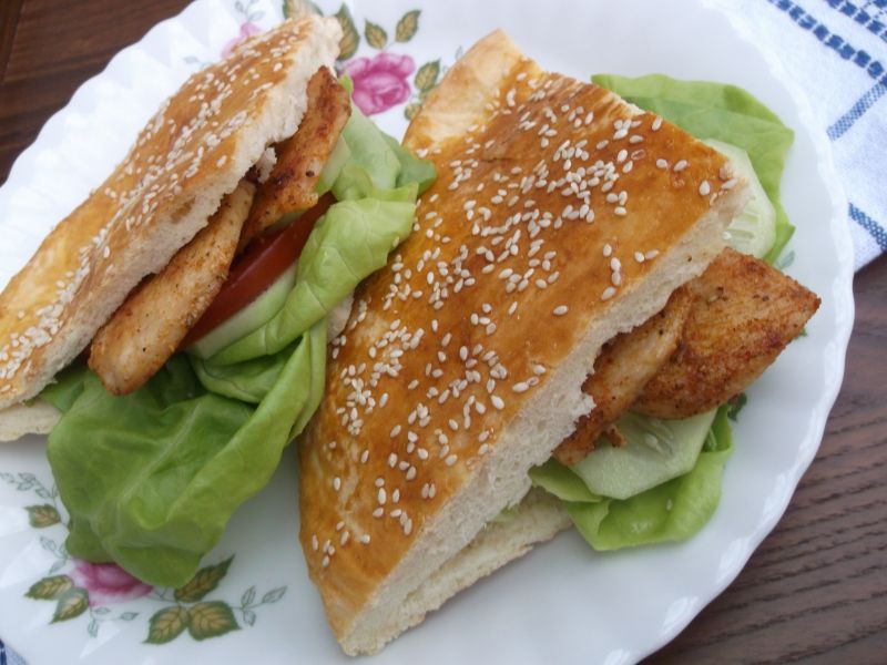 Chlebki pita z nadzieniem Chlebki pita z nadzieniem