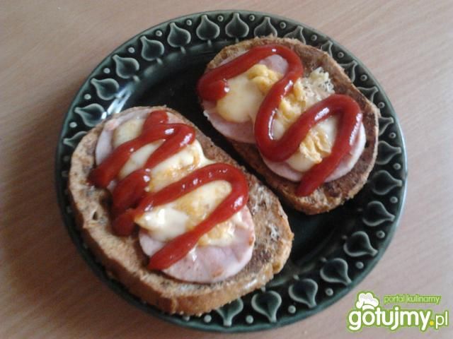 Chlebojatki z serem i szynką Chlebojatki z serem i szynką