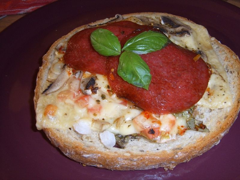 Chlebowe mini pizze  Chlebowe mini pizze