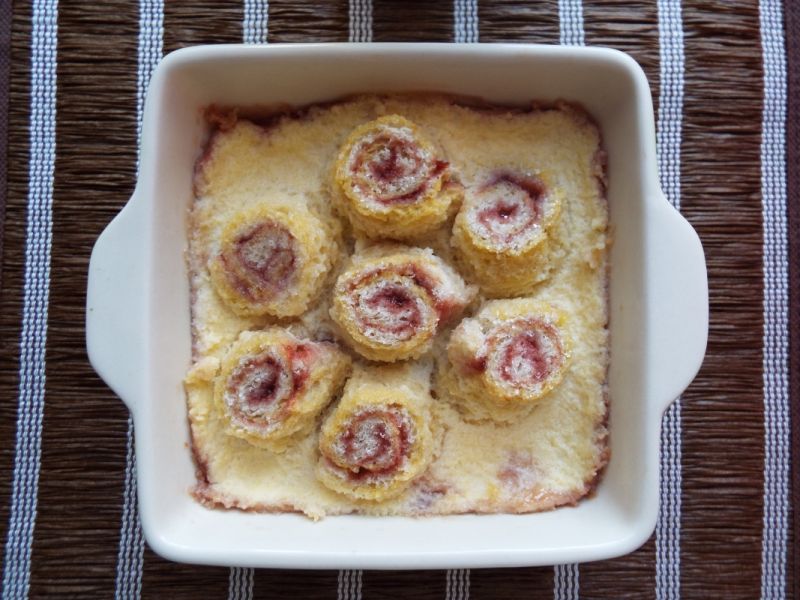 Chlebowe ślimaczki w puddingu