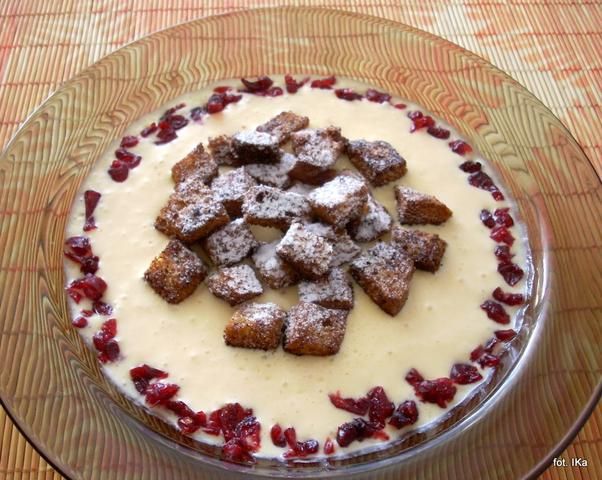 Chłodnik brzoskwiniowy z grzaneczkami