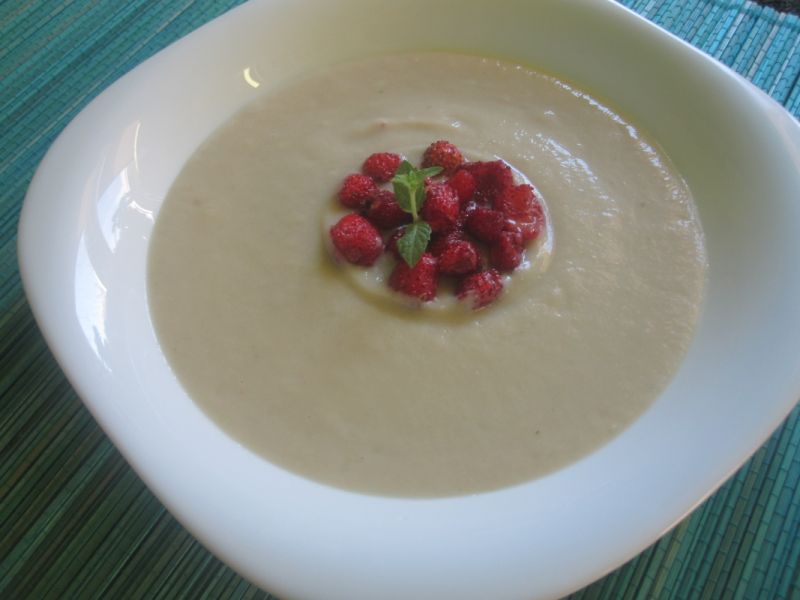 Chłodnik gruszkowy z awokado i miętą 