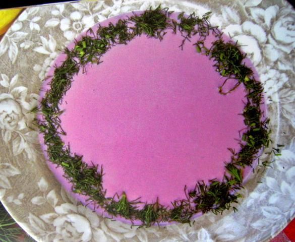 Chłodnik litewski z botwinką Chłodnik litewski z botwinką