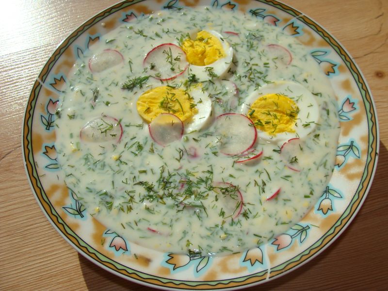 Chłodnik na maślance z rzodkiewką