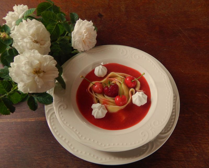 Chłodnik truskawkowo-czereśniowy Chłodnik truskawkowo-czereśniowy