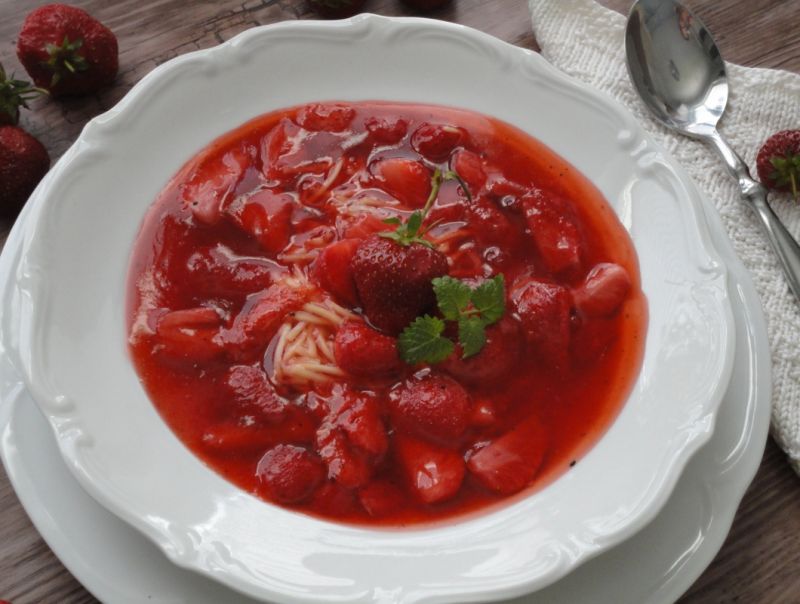 Chłodnik truskawkowy z wanilią