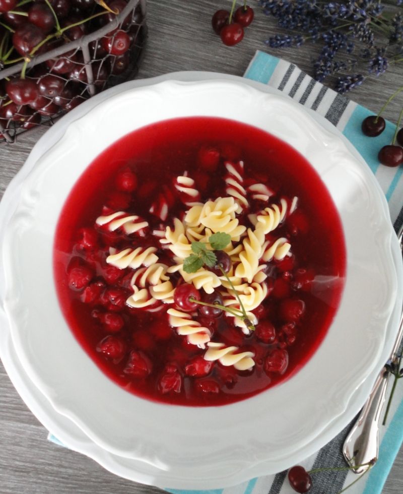 Chłodnik wiśniowy z lawendą