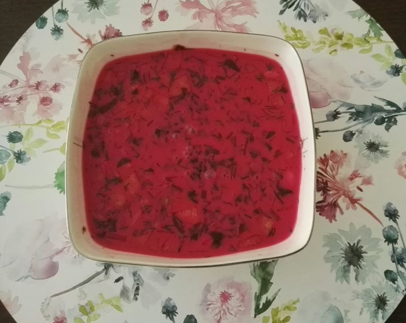 Chłodnik z botwinki, ogórka i rzodkiewki