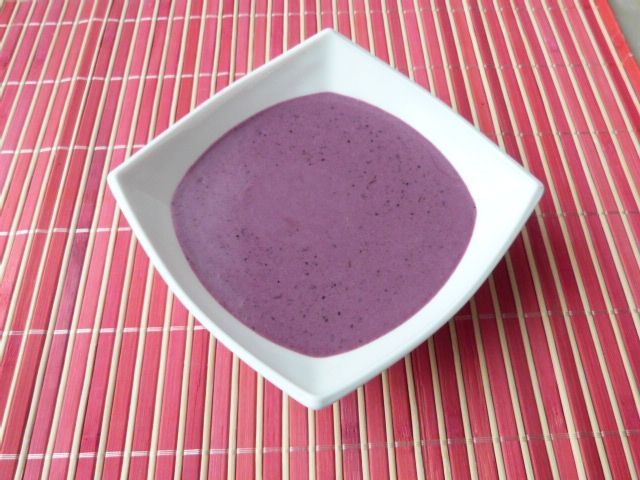 Chłodnik z czarnych porzeczek i jabłek  Chłodnik z czarnych porzeczek i jabłek