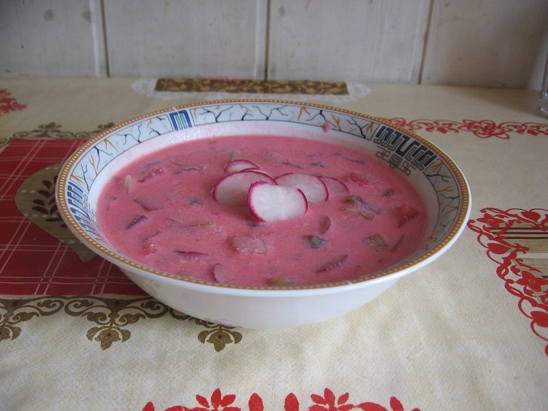 Chłodnik z kalarepką i selerem naciowym 