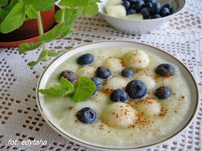 Chłodnik z melona i borówek Chłodnik z melona i borówek
