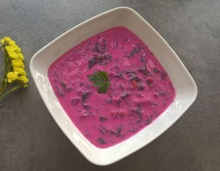 Chłodnik z młodych warzyw i maślanki