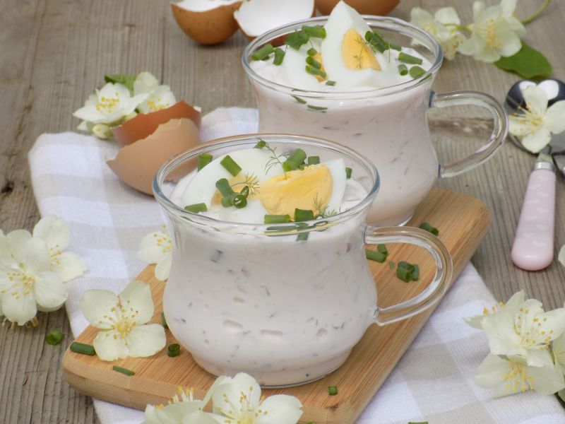 Chłodnik z rzodkiewką, jajkiem i szczypiorkiem  Chłodnik z rzodkiewką, jajkiem i szczypiorkiem