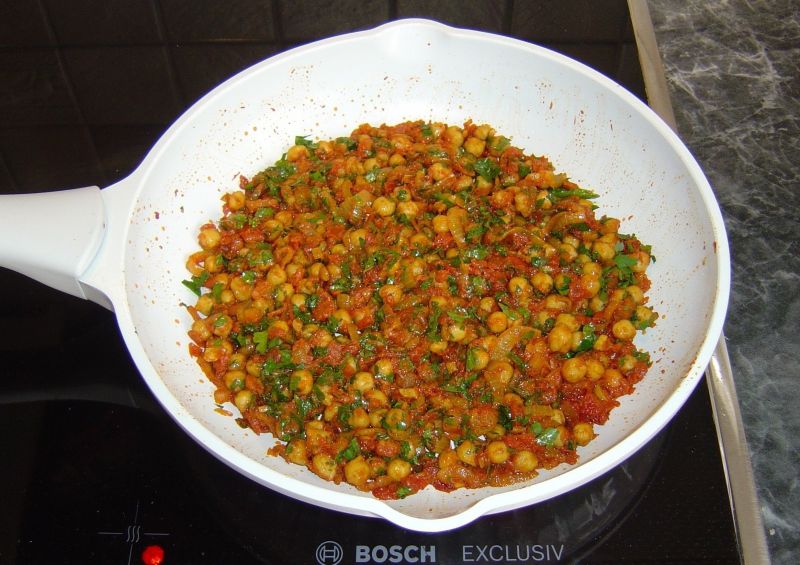 Chole, indyjskie curry z ciecierzycy