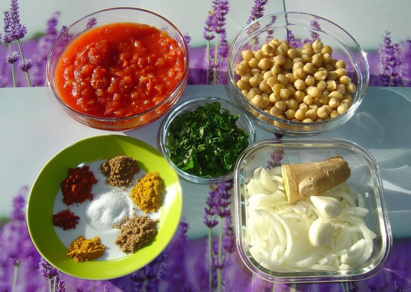 Chole, indyjskie curry z ciecierzycy