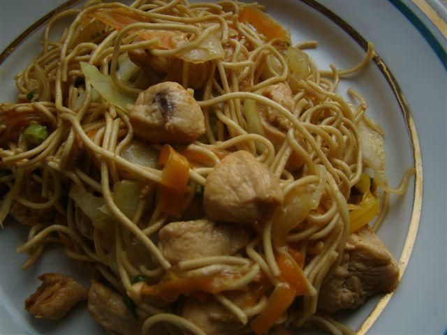 Chow main Królika Chow main Królika