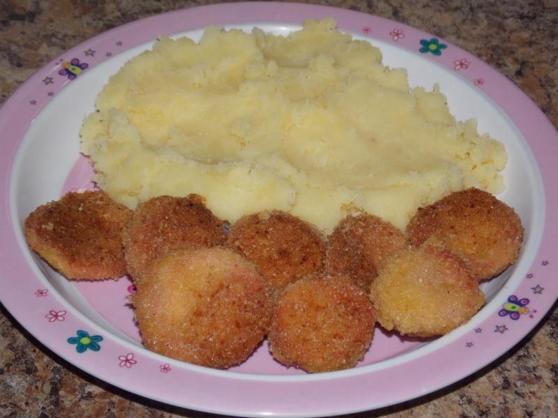 Chrupiąca panierowana parówka Chrupiąca panierowana parówka