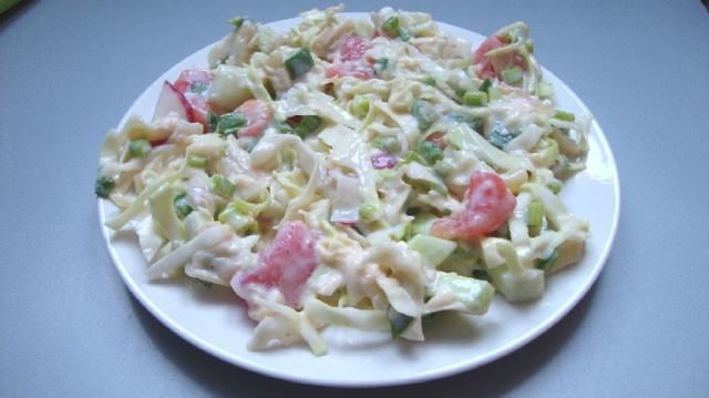 Chrupiąca sałatka warzywna w jogurcie