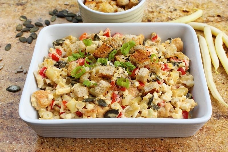 Chrupiąca sałatka z kurczakiem i grzankami Chrupiąca sałatka z kurczakiem i grzankami