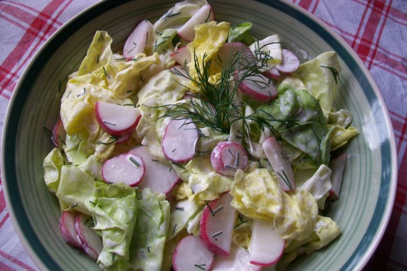 Chrupiąca surówka z koperkiem