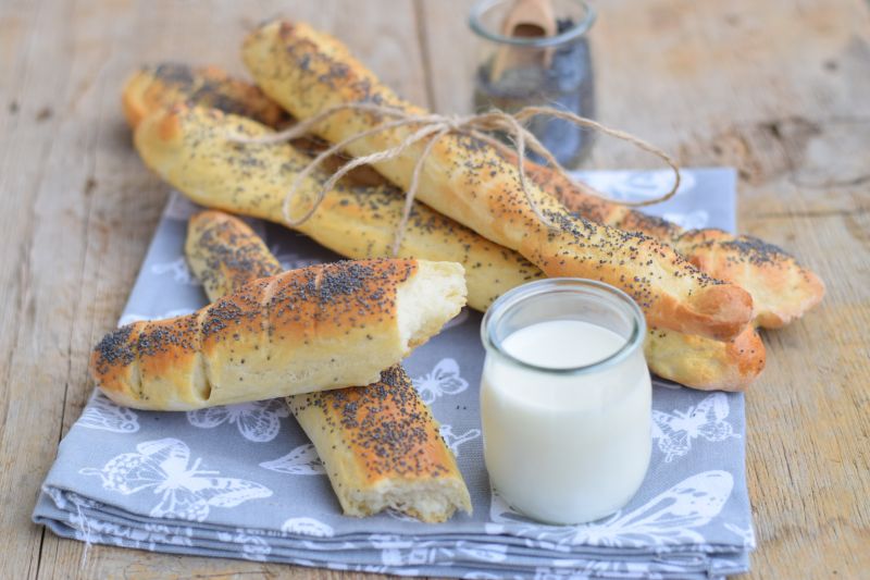 Chrupiące bagietki z makiem