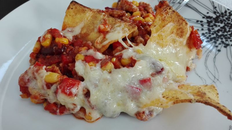 Chrupiące chili con carne z nachosami Chrupiące chili con carne z nachosami