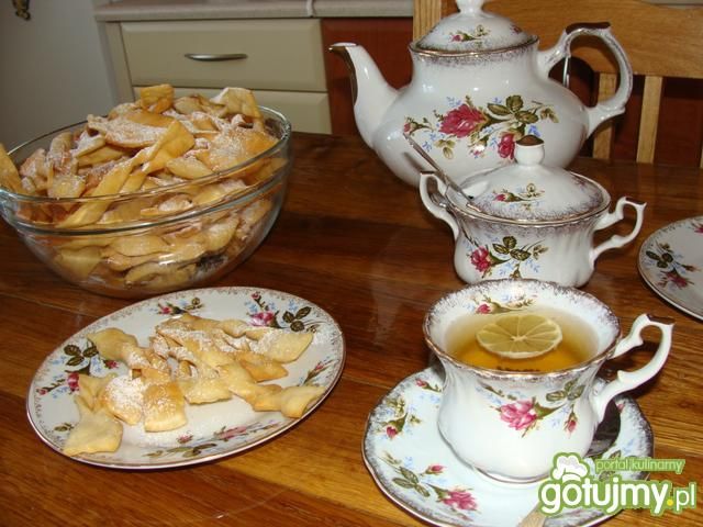 Chrupiące faworki Chrupiące faworki