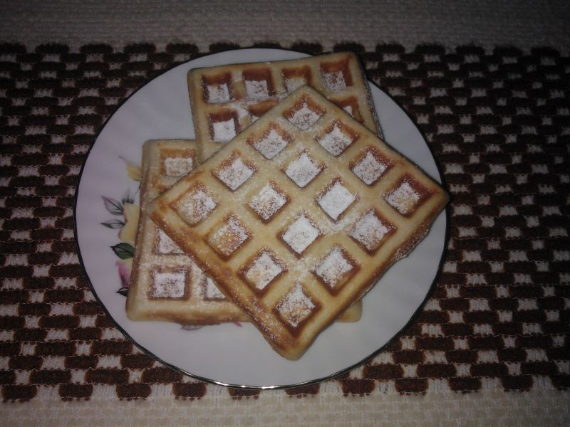 Chrupiące gofry z cukrem pudrem Chrupiące gofry z cukrem pudrem