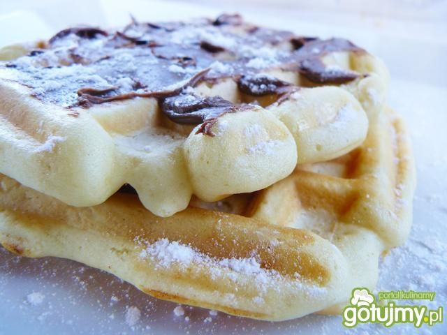 Chrupiące gofry z kremem kasztanowym Chrupiące gofry z kremem kasztanowym