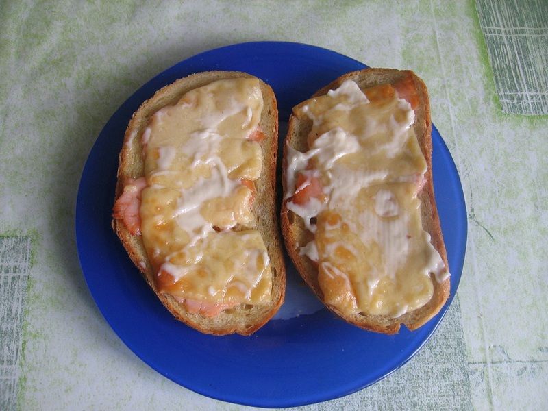 Chrupiące grzanki z łososiem