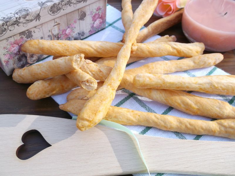 Chrupiące i drożdżowe paluszki grissini