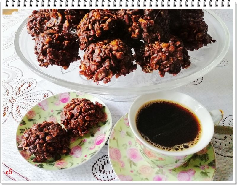 Chrupiące orzechowe ciastka Eli bez pieczenia Chrupiące orzechowe ciastka Eli bez pieczenia