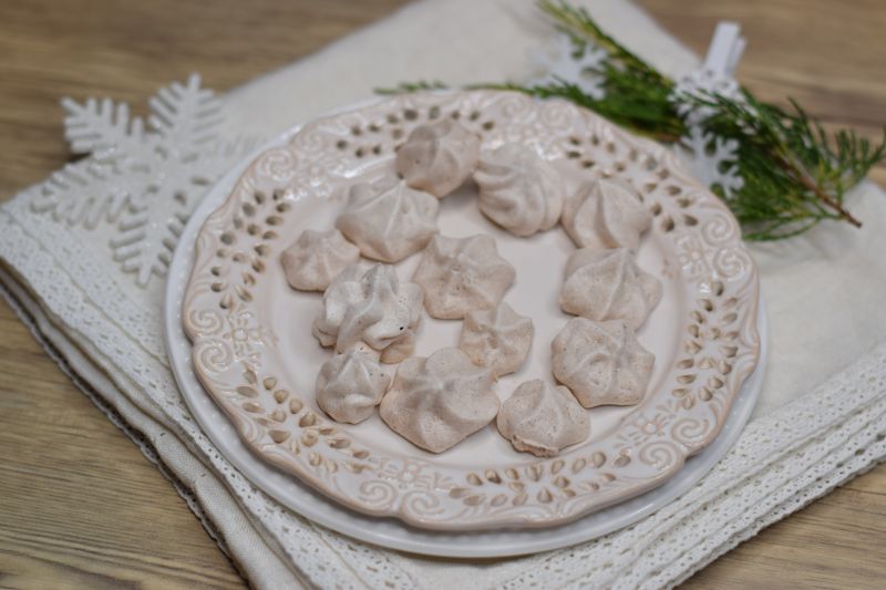 Chrupiące piernikowe bezy