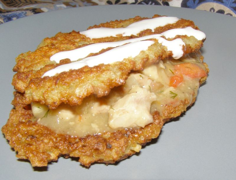 Chrupiące placki ziemniaczane w wersji z gulaszem