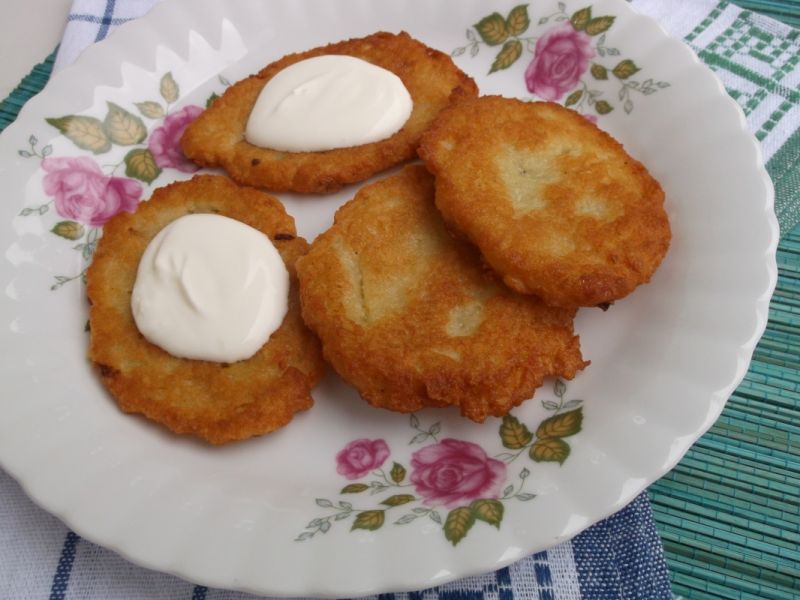 Chrupiące placki ziemniaczane z keksem śmietany