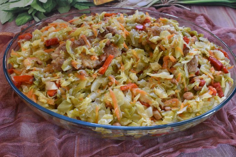 Chrupiące polędwiczki w młodej kapuście