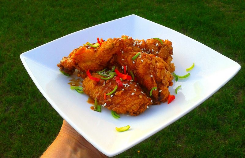 Chrupiące skrzydełka na ostro z azjatycką nutką