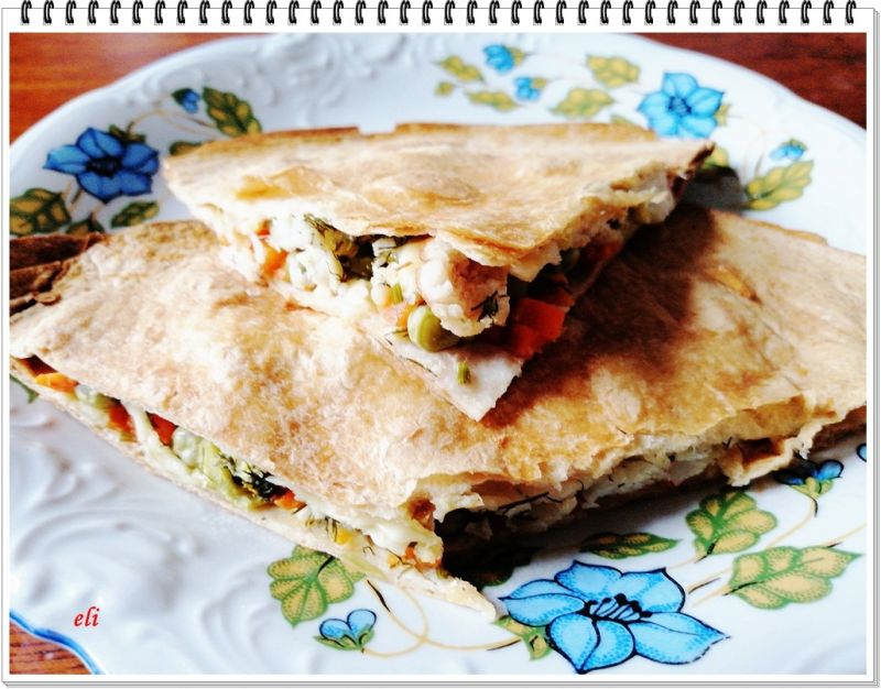 Chrupiące tortille Eli z mintajem i warzywami