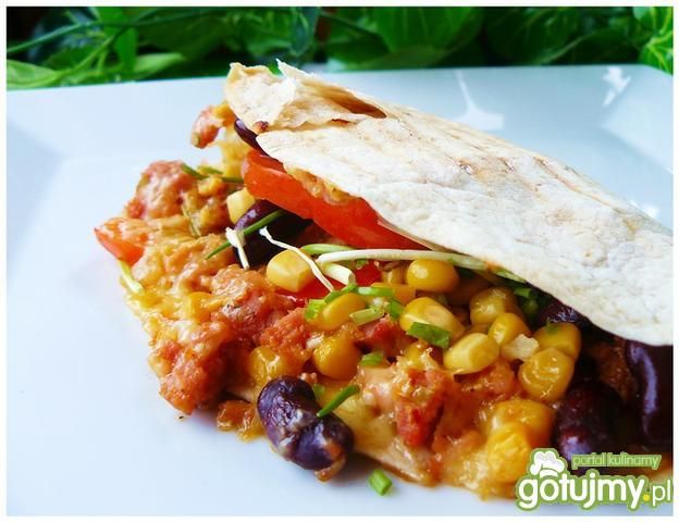 Chrupiące tortille z mięsem i warzywami 