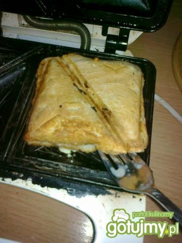 Chrupiące tosty z kiełkami fasoli mung