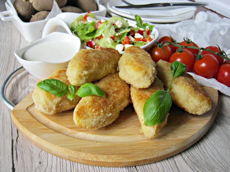 Chrupiące ziemniaczane paluchy z czosnkiem 