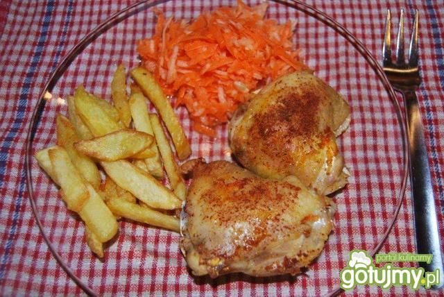 Chrupiący kurczak z domowymi frytkami Chrupiący kurczak z domowymi frytkami