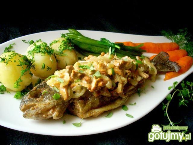 Chrupiący pstrąg z kurkami