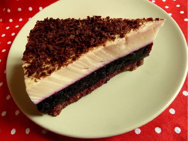 Chrupiący serniczek na zimno z masą jagodową