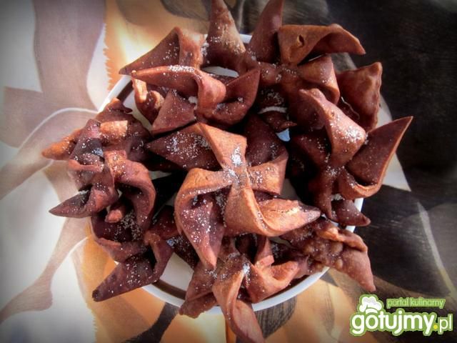 Chrust czekoladowy w kształcie wiatraków Chrust czekoladowy w kształcie wiatraków