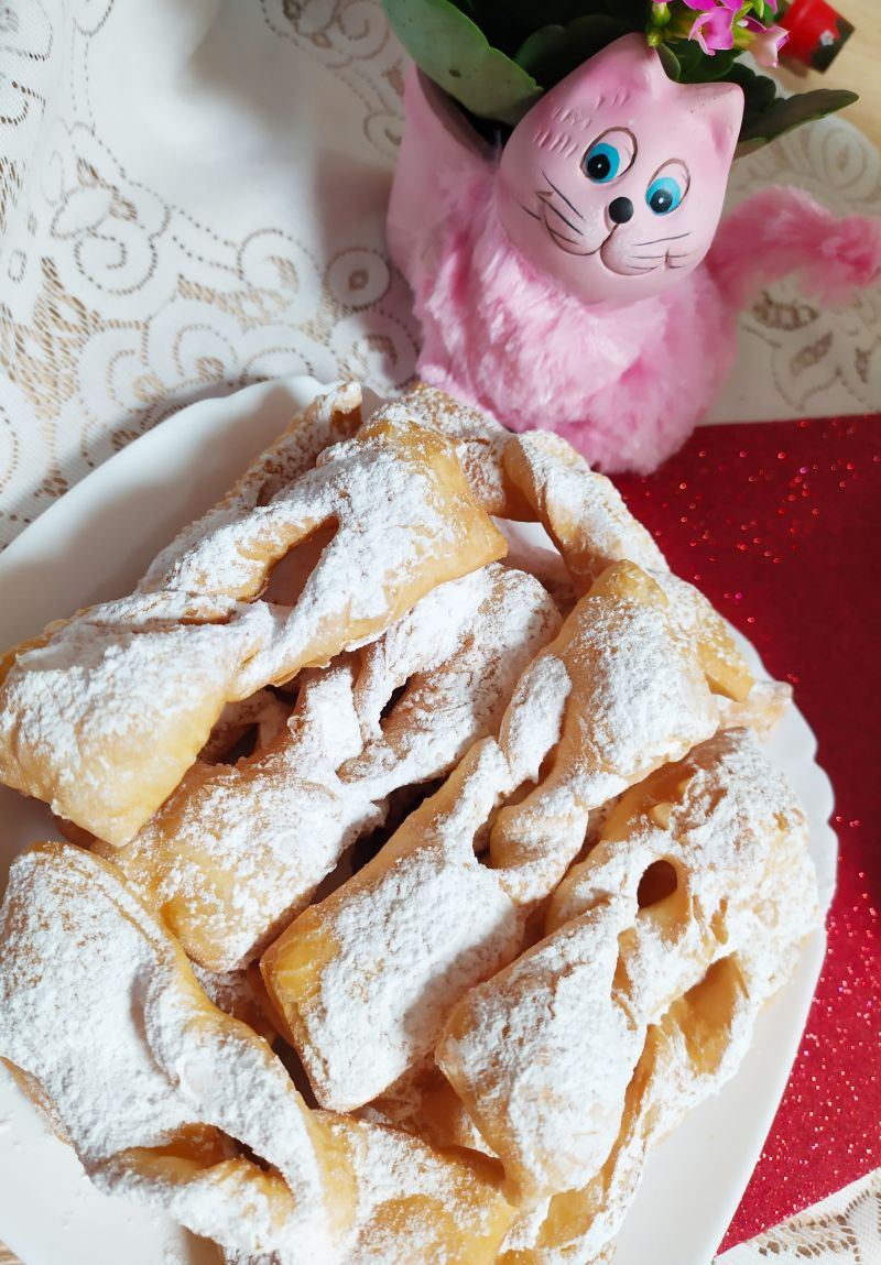 Chrust czyli faworki Chrust czyli faworki