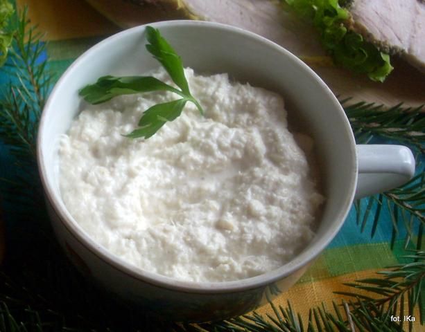 Chrzan tarty ze  śmietaną Chrzan tarty ze  śmietaną